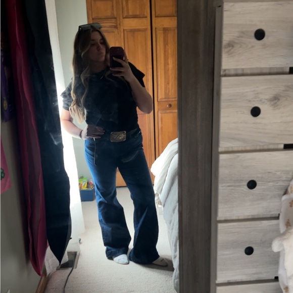 Meet your Posher, Madison - Picture 2 of 3